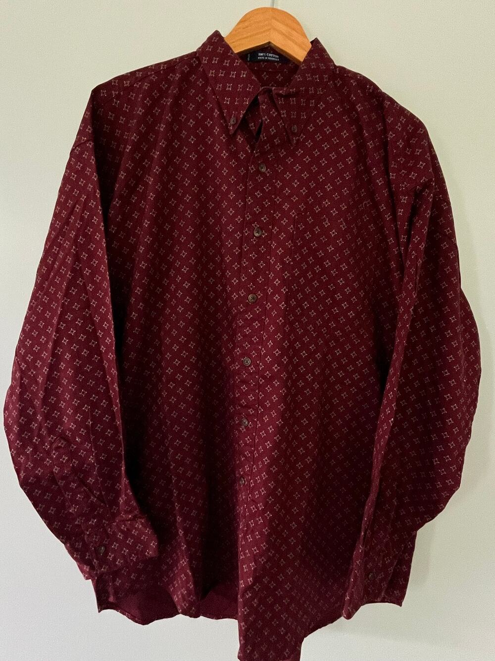 Vintage Chaps Ralph Lauren Men’s L Burgundy Gold Medallion Woven Shirt